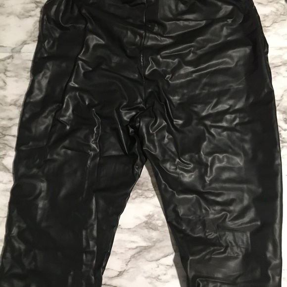 Women's Pirate Costume - Picture 7 of 8